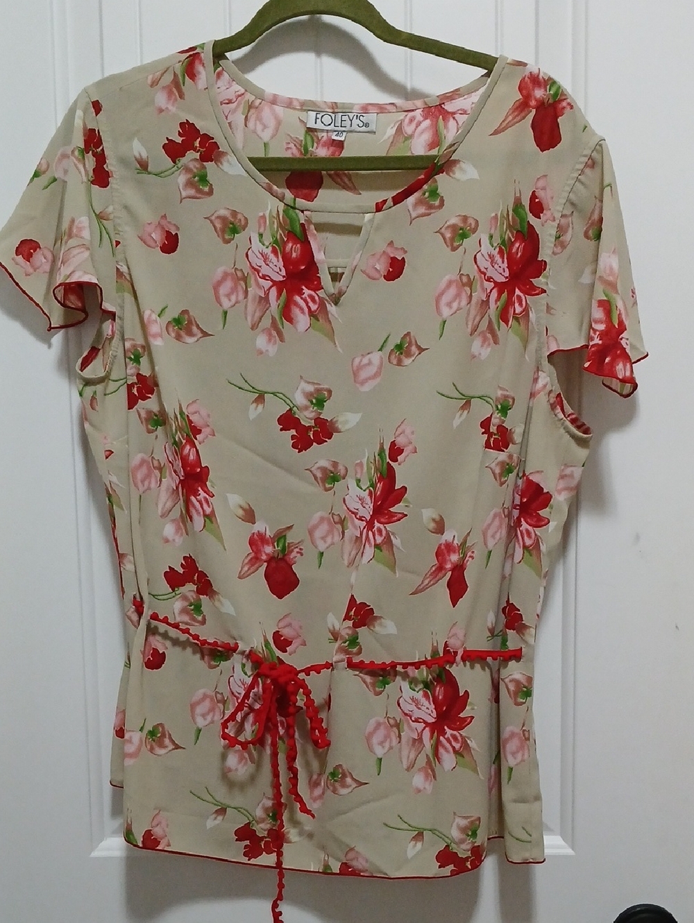 Beige Floral Tie-Waist Women’s Top - Red & Pink Floral